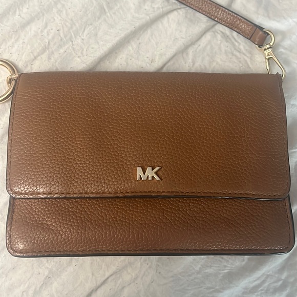 MICHAEL Michael Kors Jet Set Charm Small Phone Crossbody - Picture 1 of 8